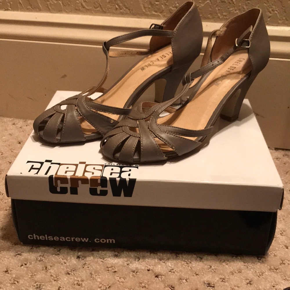 Chelsea crew strapped pumps